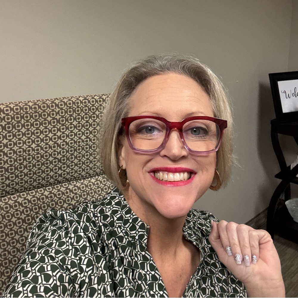 Meet your Posher, Holly